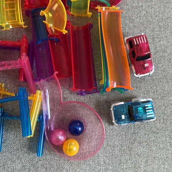 106 PicassoTiles 2-in-1 magnetic marble run set/Racing track set - Picture 8 of 12